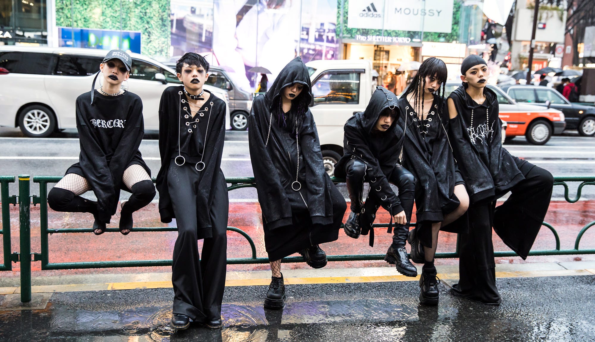 Are chains acceptable fashion in Japan? Discover fashion rules, streetwear trends, and jewelry etiquette for tourists and expats visiting Japan in 2025.